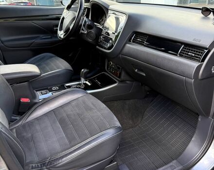 Серый Мицубиси Аутлендер, объемом двигателя 2.4 л и пробегом 139 тыс. км за 18900 $, фото 8 на Automoto.ua