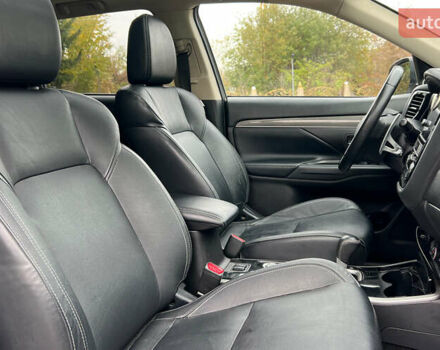 Сірий Міцубісі Аутлендер, об'ємом двигуна 3 л та пробігом 156 тис. км за 18500 $, фото 17 на Automoto.ua