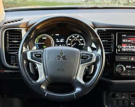 Серый Мицубиси Аутлендер, объемом двигателя 2 л и пробегом 107 тыс. км за 20900 $, фото 26 на Automoto.ua