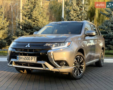 Серый Мицубиси Аутлендер, объемом двигателя 2 л и пробегом 107 тыс. км за 20900 $, фото 4 на Automoto.ua