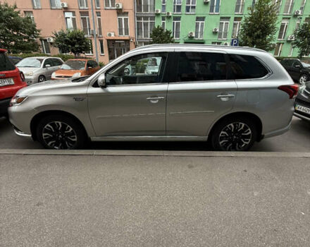 Серый Мицубиси Аутлендер, объемом двигателя 2 л и пробегом 176 тыс. км за 19900 $, фото 4 на Automoto.ua