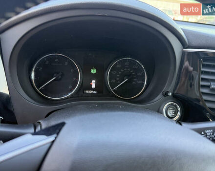 Сірий Міцубісі Аутлендер, об'ємом двигуна 3 л та пробігом 190 тис. км за 17100 $, фото 8 на Automoto.ua