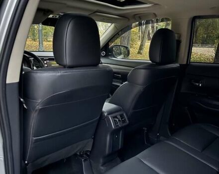 Сірий Міцубісі Аутлендер, об'ємом двигуна 2.36 л та пробігом 37 тис. км за 21000 $, фото 7 на Automoto.ua