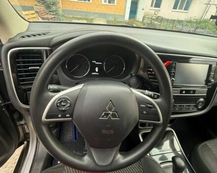 Сірий Міцубісі Аутлендер, об'ємом двигуна 2.4 л та пробігом 69 тис. км за 17499 $, фото 5 на Automoto.ua