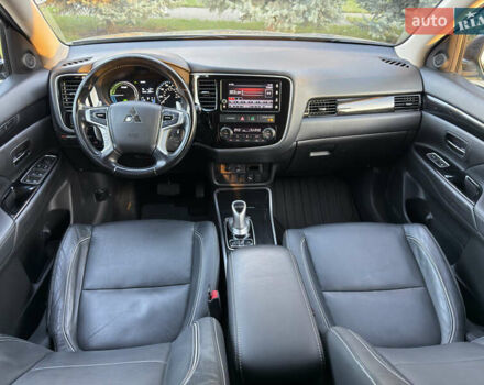 Серый Мицубиси Аутлендер, объемом двигателя 2 л и пробегом 107 тыс. км за 20900 $, фото 24 на Automoto.ua