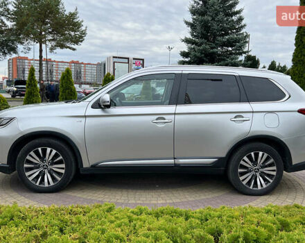 Сірий Міцубісі Аутлендер, об'ємом двигуна 3 л та пробігом 156 тис. км за 18500 $, фото 3 на Automoto.ua