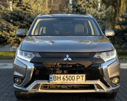 Серый Мицубиси Аутлендер, объемом двигателя 2 л и пробегом 107 тыс. км за 20900 $, фото 1 на Automoto.ua