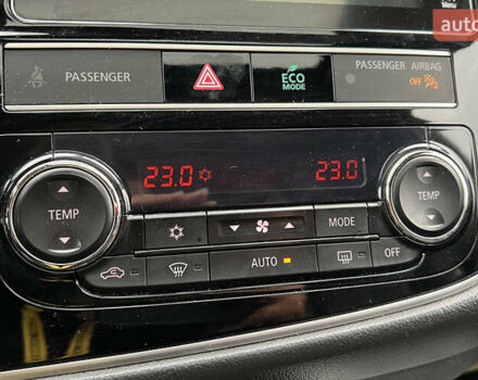 Сірий Міцубісі Аутлендер, об'ємом двигуна 3 л та пробігом 156 тис. км за 18500 $, фото 16 на Automoto.ua