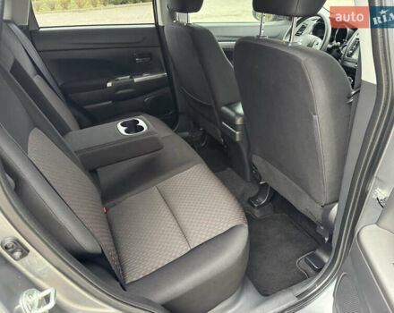 Серый Мицубиси Аутлендер, объемом двигателя 2 л и пробегом 45 тыс. км за 14000 $, фото 18 на Automoto.ua