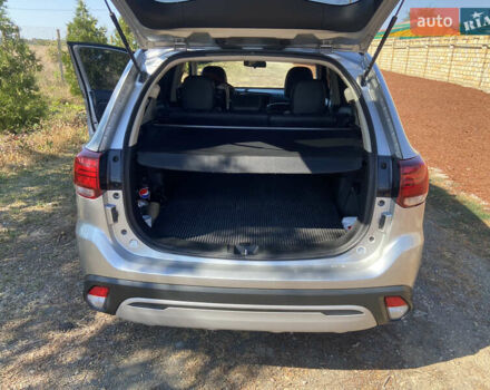 Серый Мицубиси Аутлендер, объемом двигателя 2.36 л и пробегом 135 тыс. км за 19200 $, фото 10 на Automoto.ua