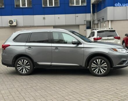 Серый Мицубиси Аутлендер, объемом двигателя 2.4 л и пробегом 131 тыс. км за 17440 $, фото 4 на Automoto.ua