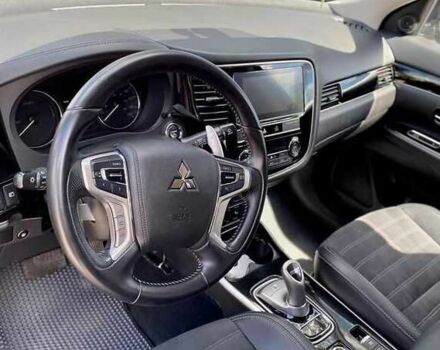 Сірий Міцубісі Аутлендер, об'ємом двигуна 2 л та пробігом 81 тис. км за 21000 $, фото 2 на Automoto.ua