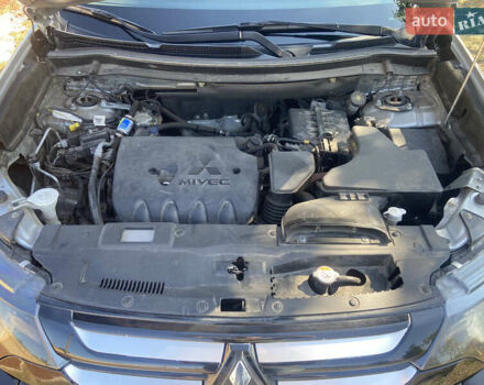 Серый Мицубиси Аутлендер, объемом двигателя 2.36 л и пробегом 135 тыс. км за 19200 $, фото 29 на Automoto.ua