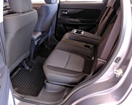 Сірий Міцубісі Аутлендер, об'ємом двигуна 2 л та пробігом 48 тис. км за 15900 $, фото 7 на Automoto.ua