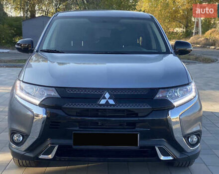 Серый Мицубиси Аутлендер, объемом двигателя 2.4 л и пробегом 133 тыс. км за 16000 $, фото 1 на Automoto.ua