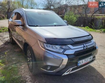 Серый Мицубиси Аутлендер, объемом двигателя 2.36 л и пробегом 125 тыс. км за 15500 $, фото 1 на Automoto.ua