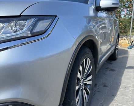 Серый Мицубиси Аутлендер, объемом двигателя 2.36 л и пробегом 123 тыс. км за 22000 $, фото 5 на Automoto.ua