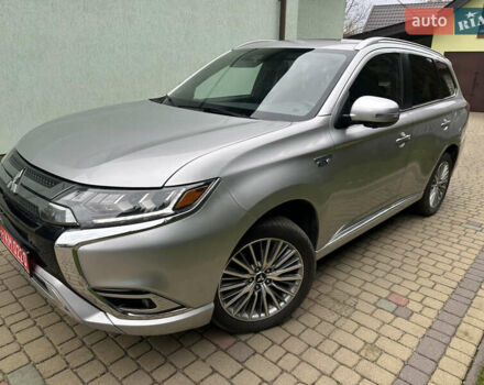 Серый Мицубиси Аутлендер, объемом двигателя 2 л и пробегом 80 тыс. км за 21800 $, фото 3 на Automoto.ua