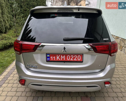 Серый Мицубиси Аутлендер, объемом двигателя 2 л и пробегом 80 тыс. км за 21800 $, фото 10 на Automoto.ua