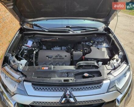 Серый Мицубиси Аутлендер, объемом двигателя 2.36 л и пробегом 125 тыс. км за 15500 $, фото 9 на Automoto.ua