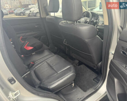 Сірий Міцубісі Аутлендер, об'ємом двигуна 2.36 л та пробігом 150 тис. км за 19000 $, фото 10 на Automoto.ua