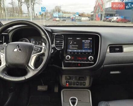 Серый Мицубиси Аутлендер, объемом двигателя 2 л и пробегом 63 тыс. км за 23000 $, фото 6 на Automoto.ua