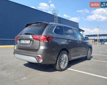 Серый Мицубиси Аутлендер, объемом двигателя 2 л и пробегом 63 тыс. км за 23000 $, фото 1 на Automoto.ua