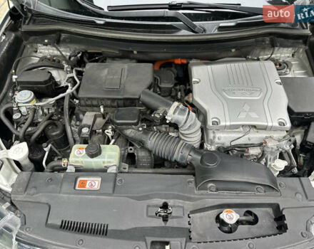 Серый Мицубиси Аутлендер, объемом двигателя 2 л и пробегом 80 тыс. км за 21800 $, фото 29 на Automoto.ua