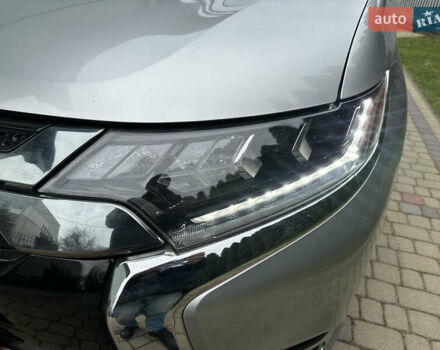 Серый Мицубиси Аутлендер, объемом двигателя 2 л и пробегом 80 тыс. км за 21800 $, фото 4 на Automoto.ua