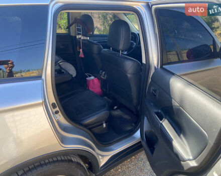 Серый Мицубиси Аутлендер, объемом двигателя 2.36 л и пробегом 135 тыс. км за 19200 $, фото 17 на Automoto.ua