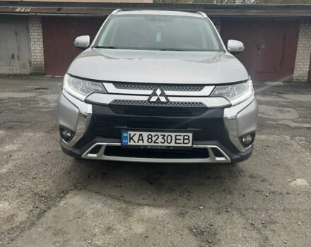 Сірий Міцубісі Аутлендер, об'ємом двигуна 2.36 л та пробігом 150 тис. км за 19000 $, фото 1 на Automoto.ua