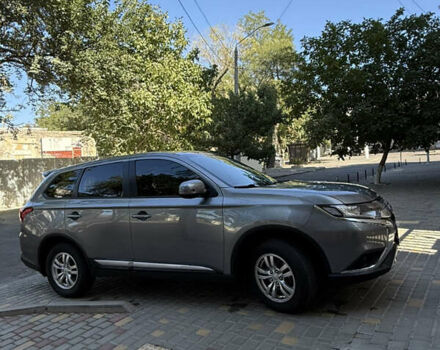 Серый Мицубиси Аутлендер, объемом двигателя 2 л и пробегом 140 тыс. км за 19700 $, фото 2 на Automoto.ua