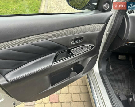 Серый Мицубиси Аутлендер, объемом двигателя 2 л и пробегом 80 тыс. км за 21800 $, фото 13 на Automoto.ua