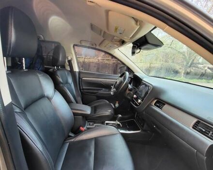 Серый Мицубиси Аутлендер, объемом двигателя 2.36 л и пробегом 125 тыс. км за 15500 $, фото 7 на Automoto.ua