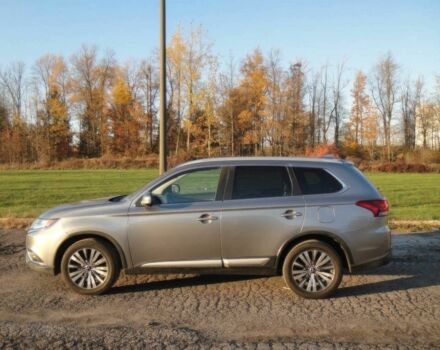 Серый Мицубиси Аутлендер, объемом двигателя 2.4 л и пробегом 42 тыс. км за 10400 $, фото 3 на Automoto.ua