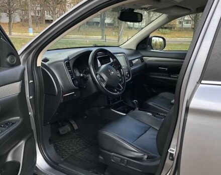 Серый Мицубиси Аутлендер, объемом двигателя 2.36 л и пробегом 155 тыс. км за 17500 $, фото 8 на Automoto.ua