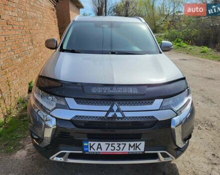 Серый Мицубиси Аутлендер, объемом двигателя 2.36 л и пробегом 125 тыс. км за 15500 $, фото 2 на Automoto.ua