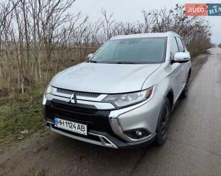 Серый Мицубиси Аутлендер, объемом двигателя 2.36 л и пробегом 101 тыс. км за 16400 $, фото 2 на Automoto.ua