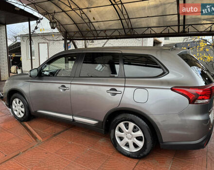 Серый Мицубиси Аутлендер, объемом двигателя 2 л и пробегом 137 тыс. км за 16500 $, фото 4 на Automoto.ua