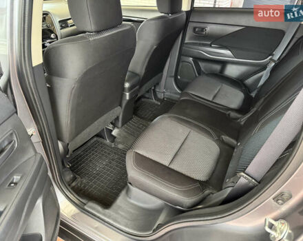 Серый Мицубиси Аутлендер, объемом двигателя 2 л и пробегом 137 тыс. км за 16500 $, фото 14 на Automoto.ua