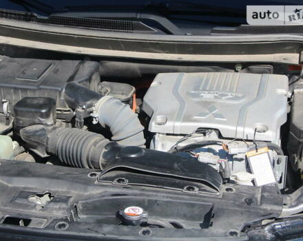 Сірий Міцубісі Аутлендер, об'ємом двигуна 2 л та пробігом 105 тис. км за 26900 $, фото 62 на Automoto.ua