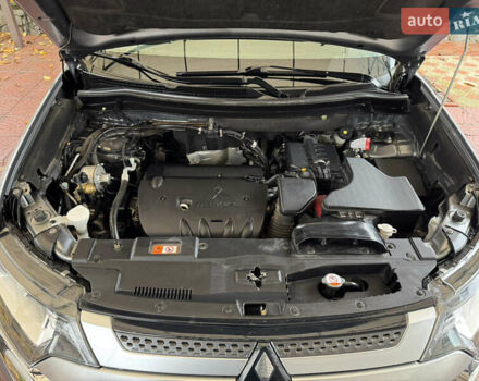 Серый Мицубиси Аутлендер, объемом двигателя 2 л и пробегом 137 тыс. км за 16500 $, фото 11 на Automoto.ua