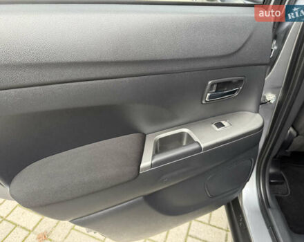 Серый Мицубиси Аутлендер, объемом двигателя 2 л и пробегом 45 тыс. км за 14000 $, фото 19 на Automoto.ua