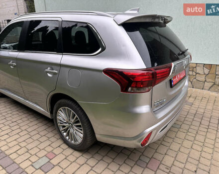 Серый Мицубиси Аутлендер, объемом двигателя 2 л и пробегом 80 тыс. км за 21800 $, фото 6 на Automoto.ua