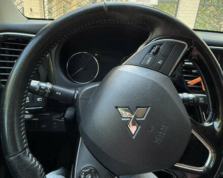 Серый Мицубиси Аутлендер, объемом двигателя 2 л и пробегом 140 тыс. км за 19700 $, фото 5 на Automoto.ua