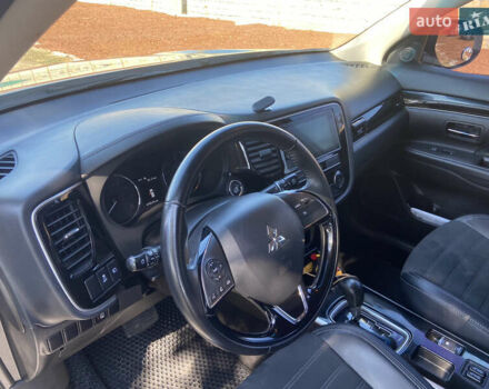 Серый Мицубиси Аутлендер, объемом двигателя 2.36 л и пробегом 135 тыс. км за 19200 $, фото 25 на Automoto.ua