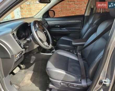 Серый Мицубиси Аутлендер, объемом двигателя 2.36 л и пробегом 125 тыс. км за 15500 $, фото 5 на Automoto.ua