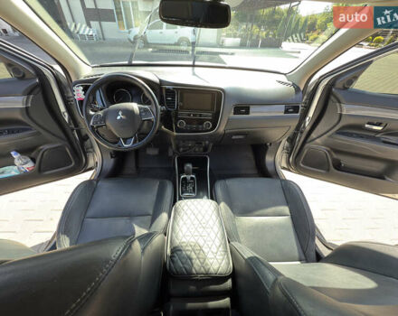 Серый Мицубиси Аутлендер, объемом двигателя 2.36 л и пробегом 123 тыс. км за 22000 $, фото 11 на Automoto.ua