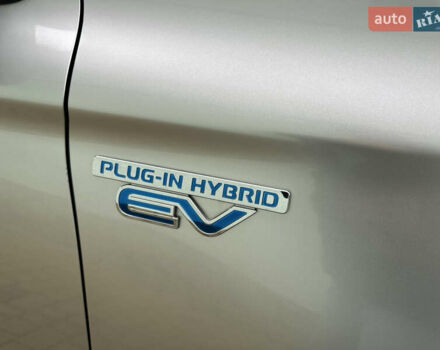 Серый Мицубиси Аутлендер, объемом двигателя 2 л и пробегом 80 тыс. км за 21800 $, фото 9 на Automoto.ua