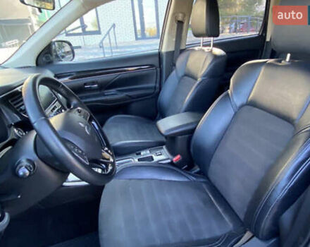 Серый Мицубиси Аутлендер, объемом двигателя 2.4 л и пробегом 133 тыс. км за 16000 $, фото 4 на Automoto.ua